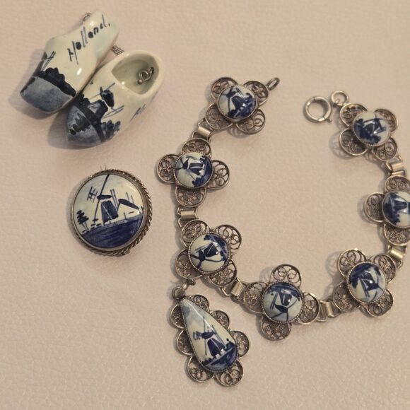 Vintage Dutch Delft Blue Jewelry Set + Mini Clogs Holland Windmill Motif 4 item - Picture 10 of 10